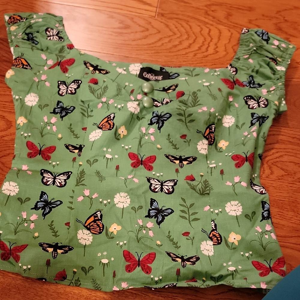Collectif Green Butterfly Print Blouse